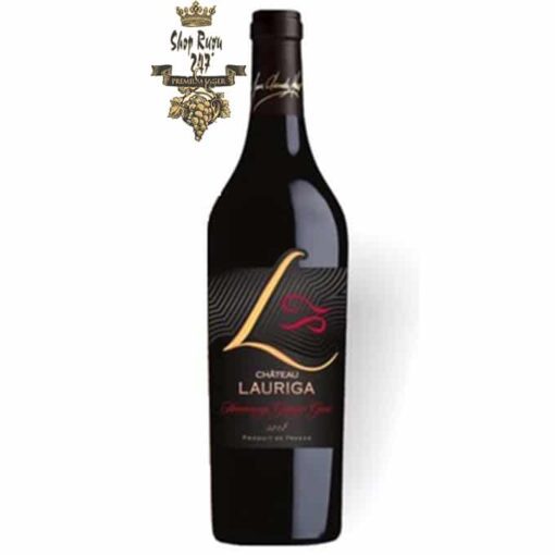 Rượu Vang Château Lauriga Hommage Giorgio Grai 2018 màu đỏ lựu rất đẹp mắt khi ở trên ly. Hương thơm phong phú
