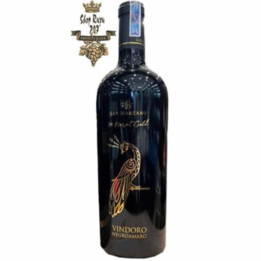 Rượu Vang Vindoro Gold Negroamaro Limited Edition có màu đỏ đậm đặc với ánh tím vô cùng nổi bật. Hương thơm thanh lịch