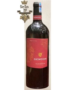 Rượu Vang Gemdon Negroamaro 2019 có màu đỏ đậm với hương thơm nồng nàn ngay khi mới rót ra. Trong hương thơm tươi sáng