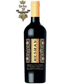 Rượu Vang Ý Hesman Primitivo Limited Edition có màu đỏ sẫm đẹp mắt. Hương thơm của một loại rượu tuyệt vời, cho thấy sắc thái mọng nước