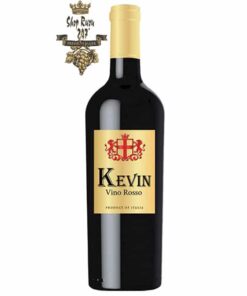 Rượu Vang Kevin Vino Rosso D’Italia có màu đỏ đậm cuốn hút và đẹp mắt. Hương thơm của rượu rất phức tạp, để lộ các nốt hương