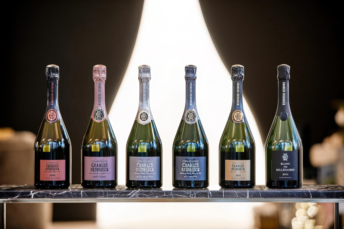 Rượu Champagne Charles Heidsieck Brut Réserve được kết hợp từ Rượu 5-10 năm tuổi được thêm vào để có trái cây và sự tươi mát,