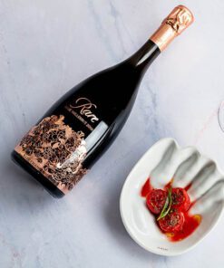 Rượu Champagne Rare Rosé Millésimé Brut 2008 chỉ là sản phẩm cổ điển thứ hai của Rosé do Rare sản xuất