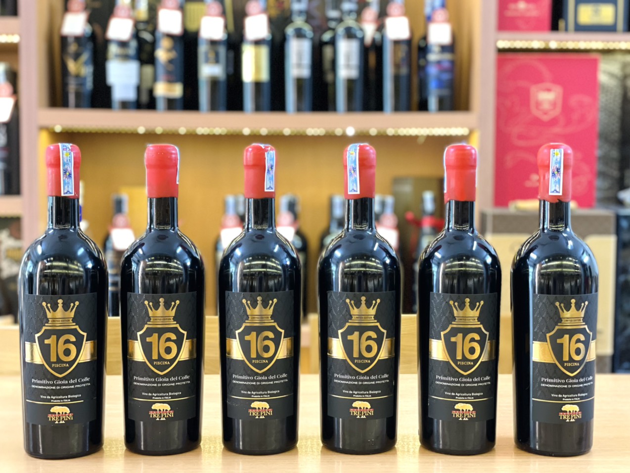 Rượu Vang 16 Trepini Piscina Primitivo Vương Miện được làm từ 100% giống nho Primitivo, là một loại nho chủ yếu được tìm thấy ở Puglia