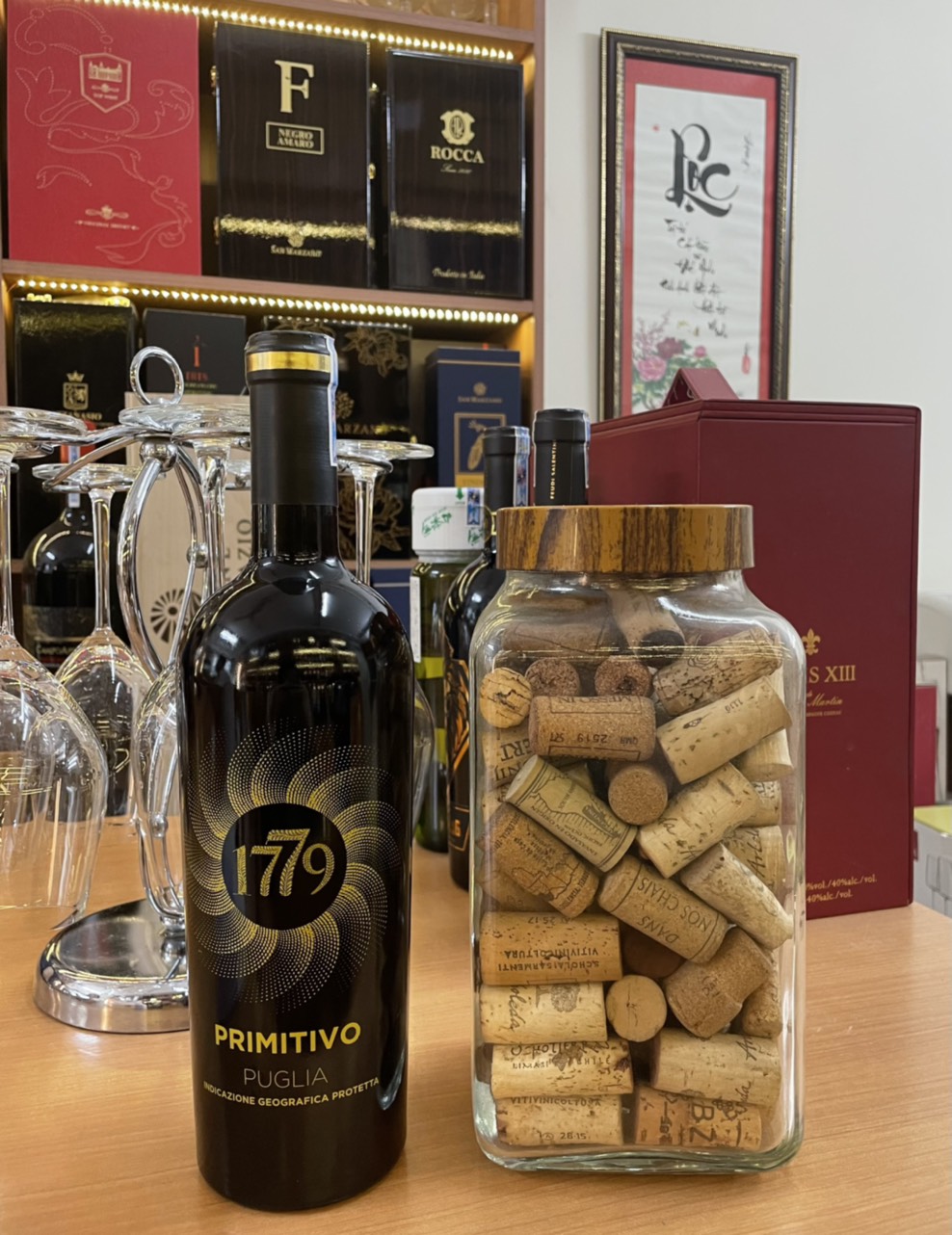 Rượu Vang Ý 1779 Primitivo San Marco là sản phẩm nổi bật của nhà sản xuất rượu vang có tên San Marco. Họ có vườn nho và nhà máy sản xuất
