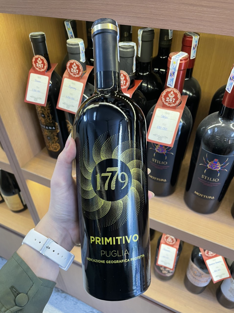 Rượu Vang Ý 1779 Primitivo San Marco có thể dùng kết hợp với thịt quay, thịt hầm, phô mai, thịt thú săn, hay các loại thịt đỏ khác