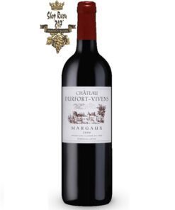 Rượu Vang Château Durfort-Vivens Margaux (Grand Cru Classé) mang một màu mận đậm hấp dẫn, với sự phản chiếu màu tím