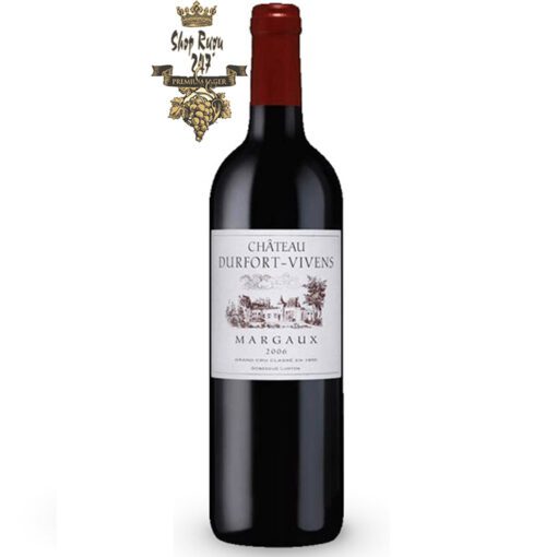 Rượu Vang Château Durfort-Vivens Margaux (Grand Cru Classé) mang một màu mận đậm hấp dẫn, với sự phản chiếu màu tím