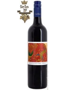 Rượu Vang Tây Ban Nha Vin D'Australie Caillard Shiraz 2015 có màu đỏ ruby đậm với hương thơm sâu lắng của anh đào, mận đen