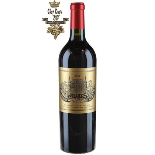 Rượu Vang Pháp Alter Ego de Château Palmer Margaux mang một màu đỏ đậm ánh tím quyến rũ và không kém phần thanh lịch