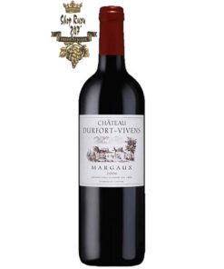 Rượu Vang Chateau Durfort Vivens Margaux có màu đỏ đậm ánh tím vô cùng đẹp khi ở trên ly. Hương thơm của quả lý chua đỏ