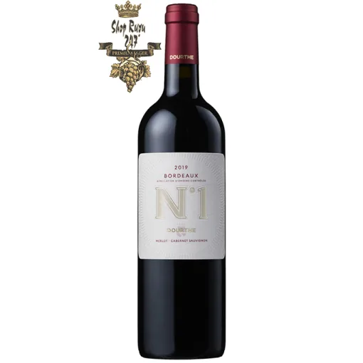 Rượu Vang Dourthe NO 1 Rouge Merlot, Cabernet Sauvignon có màu đỏ ruby ​​đẹp, lung linh khi ở trên ly. Trong hương thơm, đầu tiên là hương thơm