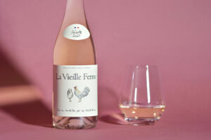 Shopruou247_hinh_anh_ruou vang hong la vieille ferme rose 2021
